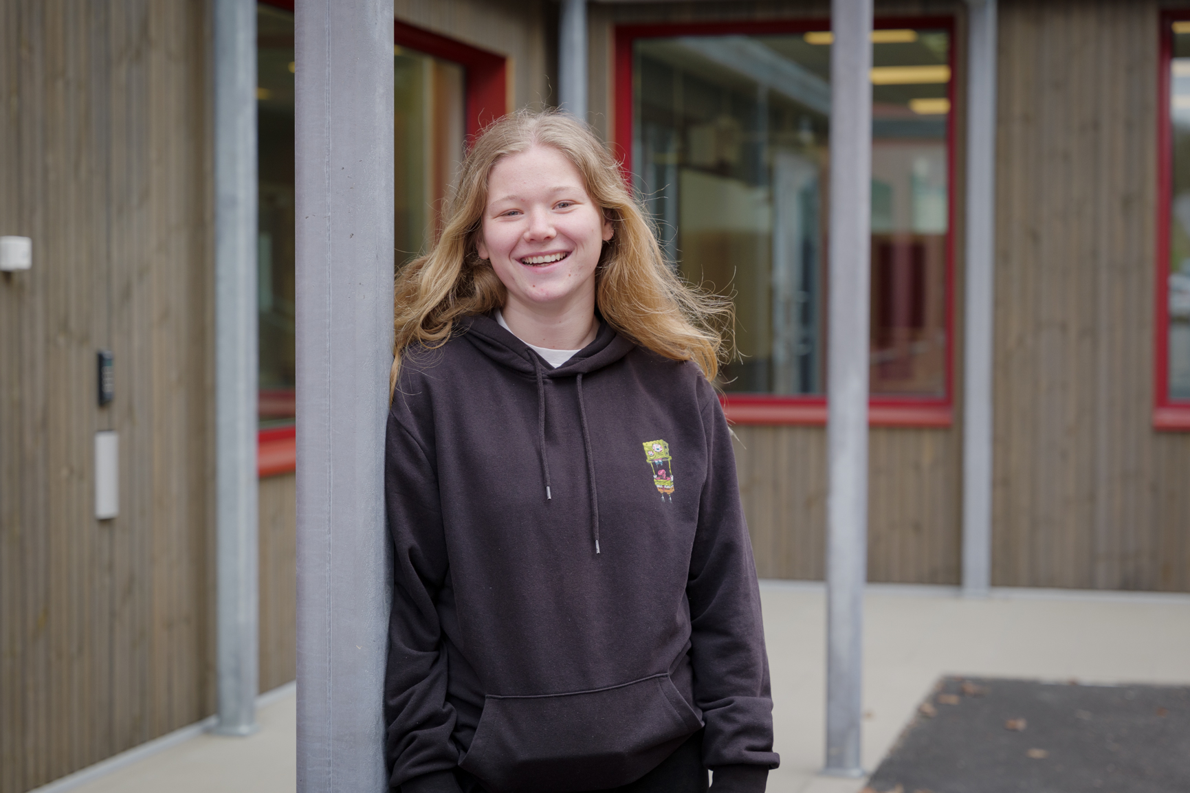 Featured image for “Nora (17) blomstrer på Seiersborg: – Jeg har følt på at dette er første året jeg bare kan være Nora”